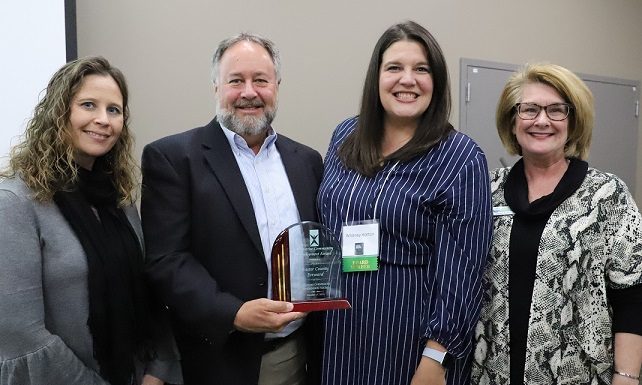 Baxter County Forward receives state award