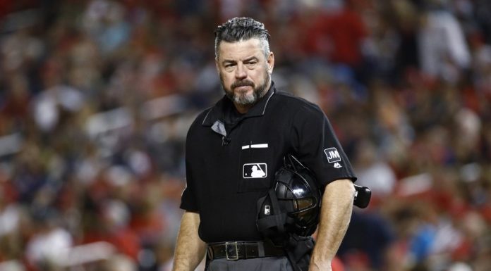 MLB to look into umpire tweet referencing gun, Trump critics
