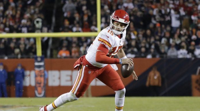 Mahomes throws 2 TDs, runs for 1 as Chiefs beat Bears 26-3