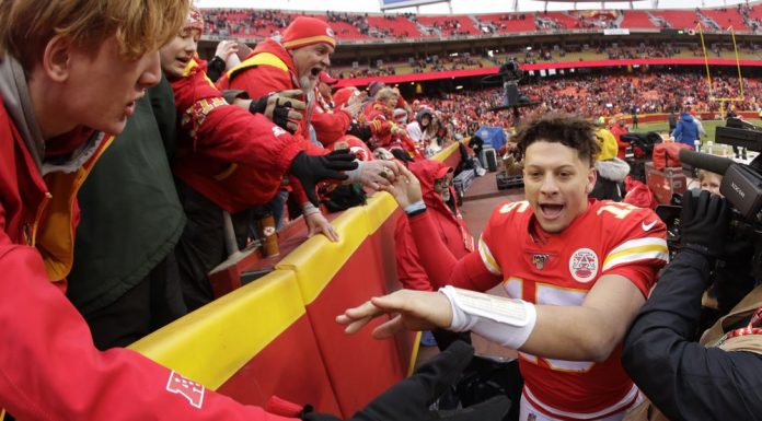 Chiefs top Bolts 31-21 to earn No. 2 seed, first-round bye