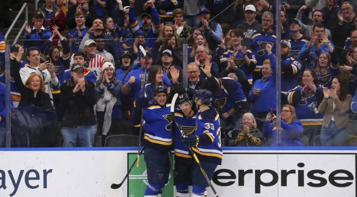 Schwartz scores twice, Blues beat Jets for 8th straight win