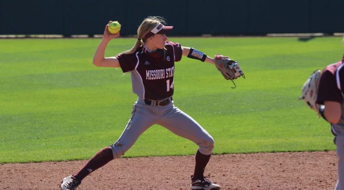 Home Runs Fuel Hogs Past Softball Bears