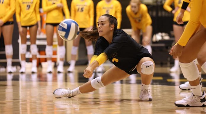 Volleyball Treks to Wyoming for UniWyo Invite