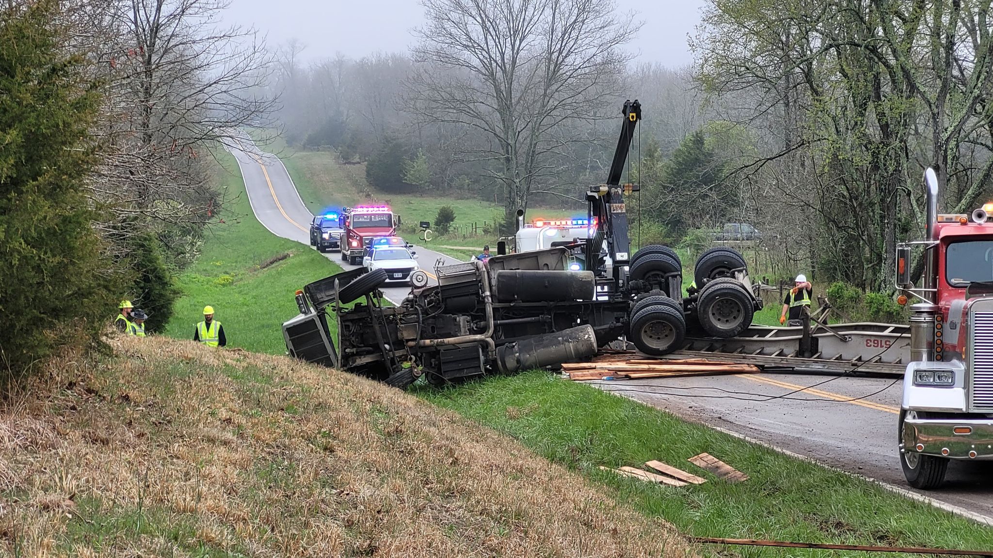 Update Route 17 Cleared Following Tractor Trailer Crash North Of West Plains Ozark Radio News 0475