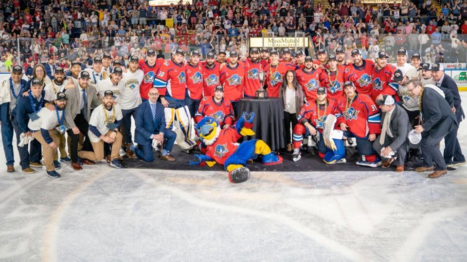 Springfield Thunderbirds fall 4-0 to Chicago Wolves in Game 3 of AHL Calder  Cup Finals