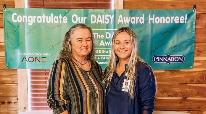 Ozarks Healthcare Mountain View Nurse recognized with DAISY Award