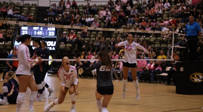 Volleyball Takes Down Auburn in a Four Set Thriller