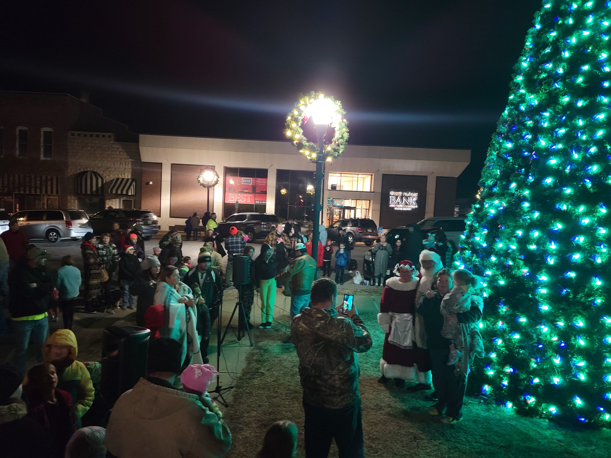 West Plains Christmas Tree Lighting CeremonyOzark Radio News Ozark