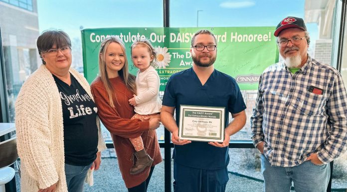 DAISY Award presented to Ozarks Healthcare ICU Nurse