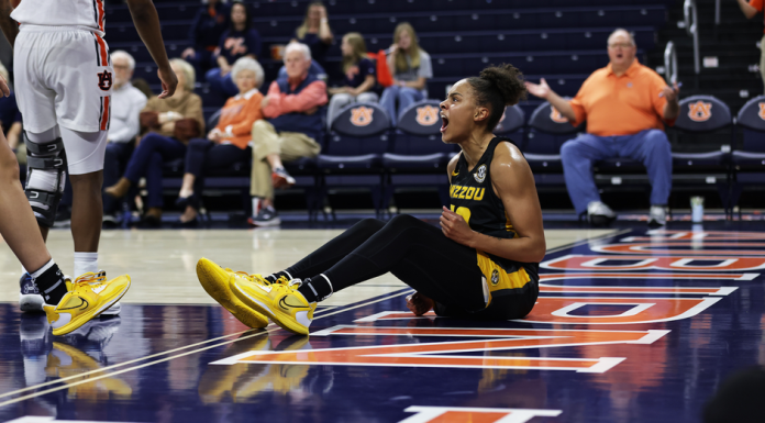 Women’s Basketball Rallies Late to Defeat Auburn