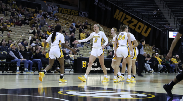 Women’s Basketball Cruises Past Vanderbilt