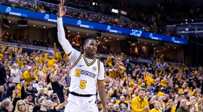 D’Moi Hodge Signs with Los Angeles Lakers