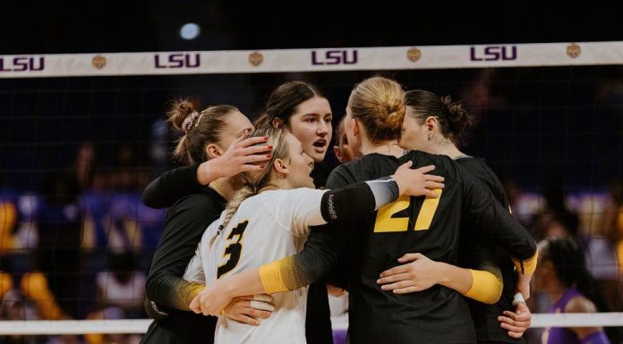 Volleyball Hosts #22 Kentucky Before Heading to #13 Arkansas