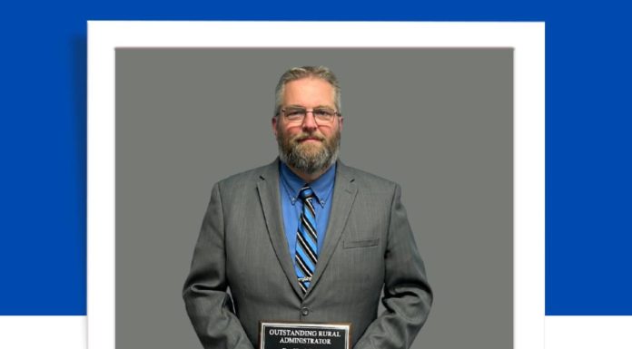 Cabool Superintendent Karl Janson Receives Award for Rural Administration