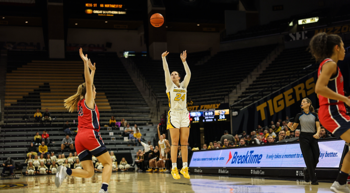 Women’s Basketball Cruises Past Southern Indiana