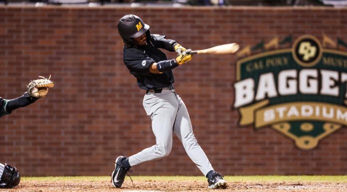 Offensive Outburst Leads Baseball to Second-Straight Victory