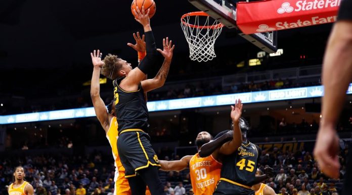 No. 5 Tennessee Rallies Past Men’s Basketball