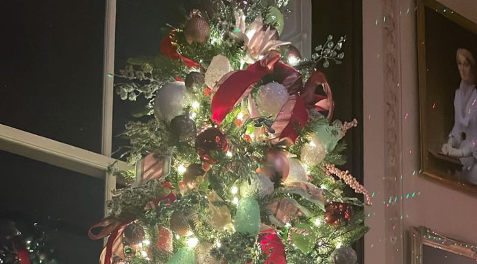 Governor and First Lady Parson Invite Families to Candlelight Tours, Annual Tree Lighting Ceremony at Governor’s Mansion