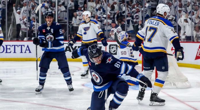 Jets hold off Blues in Game 2, extend lead in Western 1st Round
