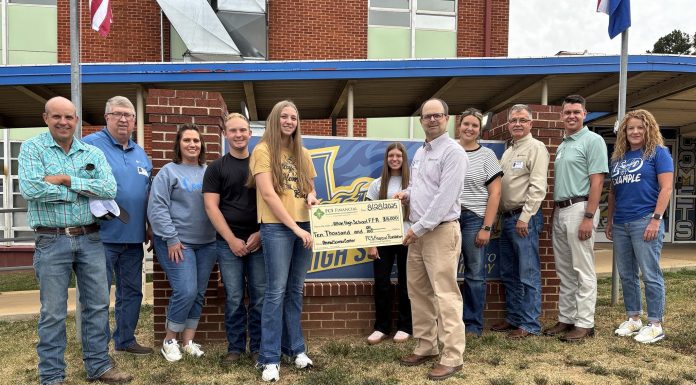Alton High School FFA Award Grant from FCS Financial
