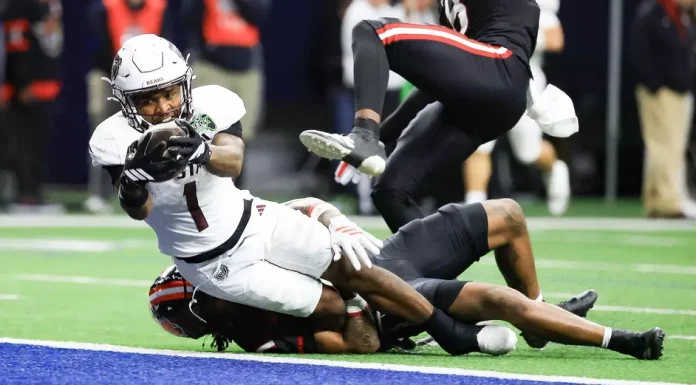 Fourth Quarter Rally Makes Game of First Xbox Bowl