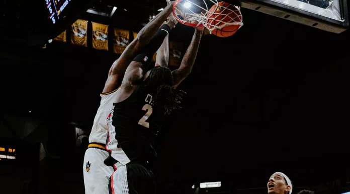 Georgia Scores Last-Second Win over Men’s Basketball