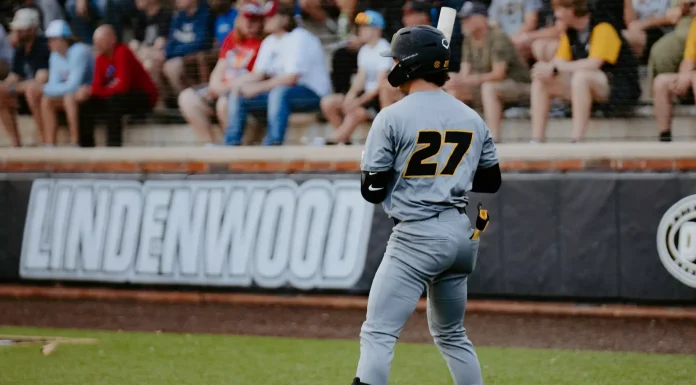 Baseball Drops Midweek Contest at Lindenwood