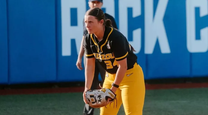 Softball Welcomes South Carolina for Alumni Weekend