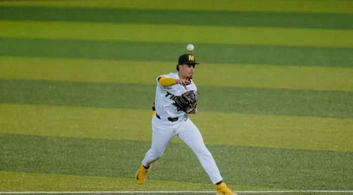 Baseball Drops Series Opener to South Carolina