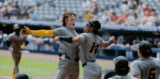 Baseball Takes Down No. 17 Ole Miss in First Round of SEC Tournament