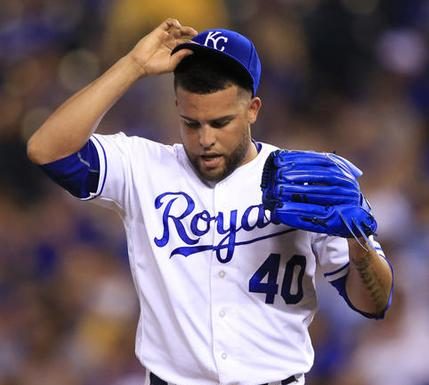 Dozier, Singer lead Royals over Twins 4-2 for 3-game sweep
