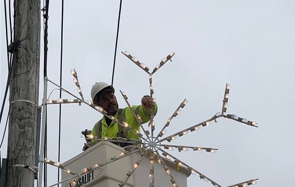 West Plains Christmas Light Scavenger Hunt underway