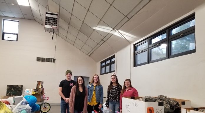 R7 sponsors foster children for Christmas