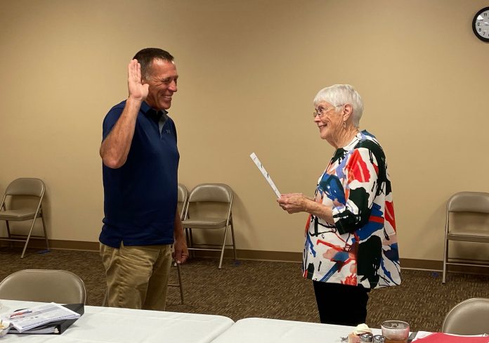 005 During Texas County Memorial Hospital’s June board of trustees’ meeting, newly elected board member Steve Pierce, was sworn into office by Omanez Fockler, vice-chairperson.