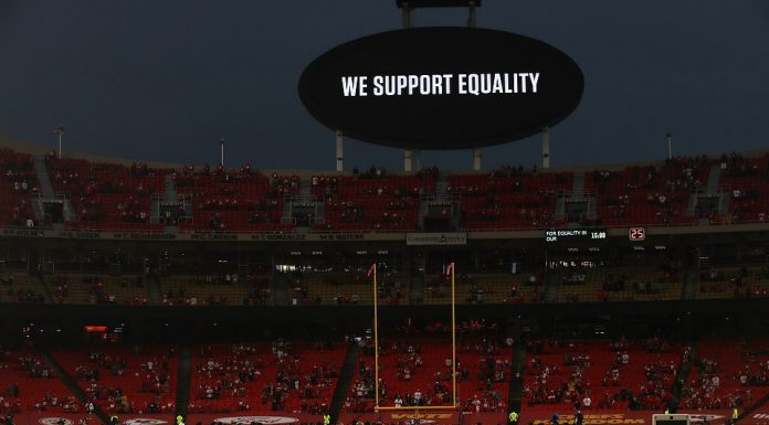 NFL Returns With 17,000 Socially Distanced Fans, a Kneeling Player and Anthem Walkouts