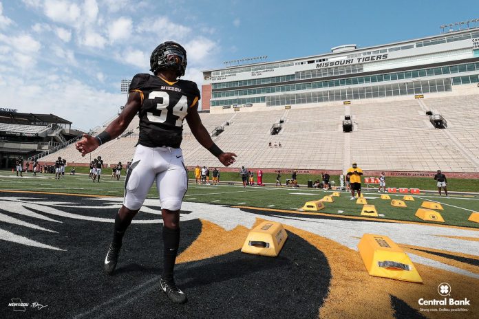 MIZ_fb_camp_scrimmage_12_1_