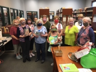 Daughters of the American Revolution makes book presentation