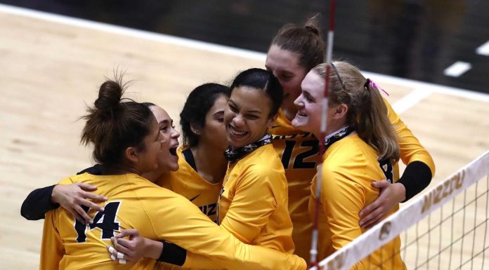 No. 9 Mizzou Volleyball Tallies Thursday Sweep Over Arkansas