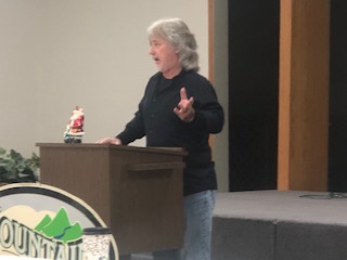 Mtn. View Chamber holds monthly meeting