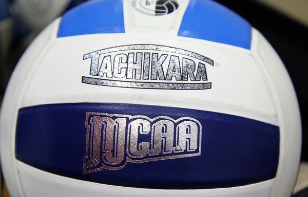 Volleyball Grizzlies go 2-2 in first tournament of the season