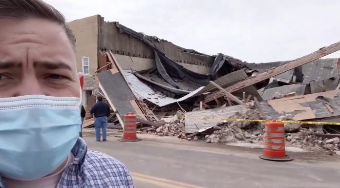 Building collapses in Willow Springs