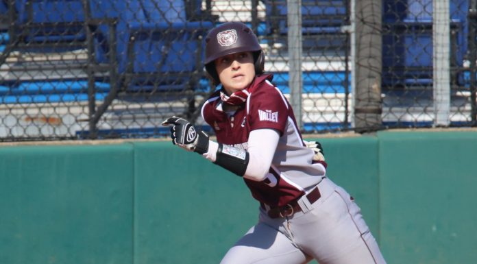 Roos Use Long Ball to Snap Bears Win Streak