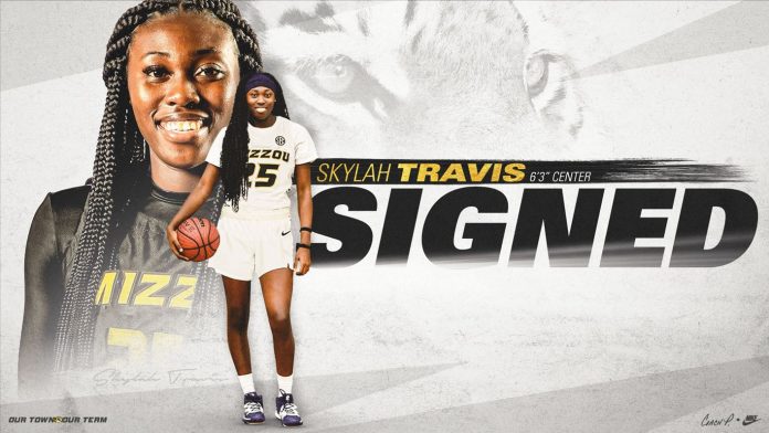 Skylah_Travis_Signed_Twitter