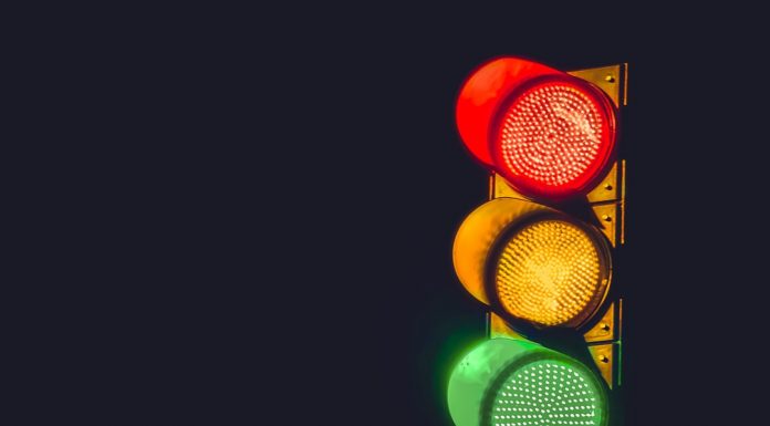 Missouri House gives green light to bill letting drivers turn left on red