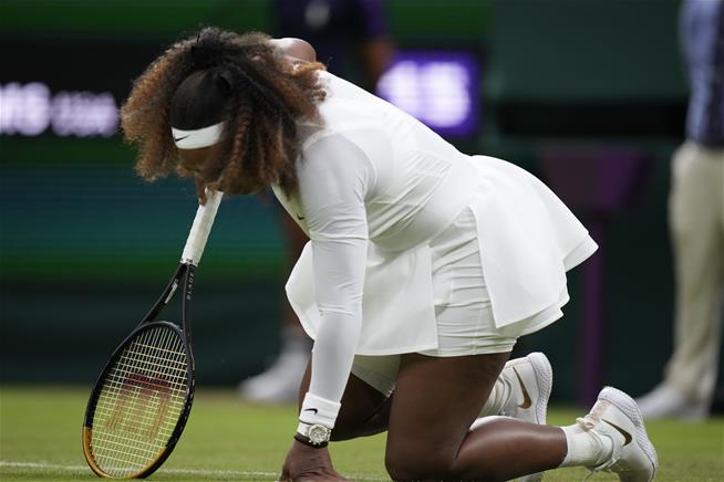 1364265-11-20210629151301-injury-takes-serena-williams-wimbledon