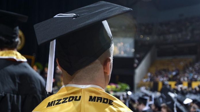 201704513_graduation_calim_273_toned