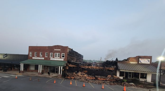 UPDATE: Mountain Grove Fire destroys 2 buildings, 25 firefighters overheated