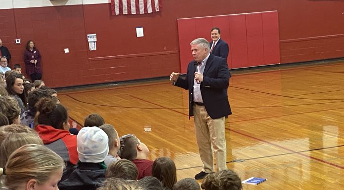 Secretary of State Visits 5th Grade Students
