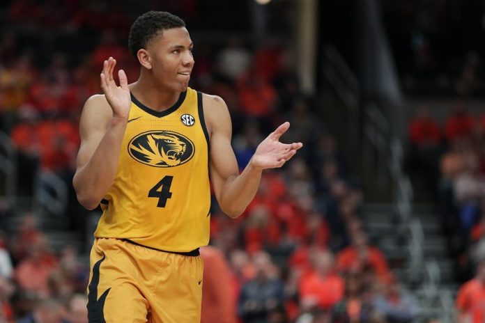 edit_122119_Pickett_Javon_4_vsIllinois_Braggin_Rights_action_reaction_clapping_180