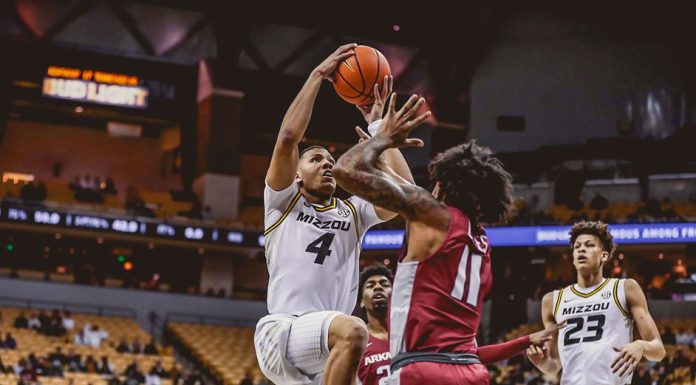 Men’s Basketball Unable to Halt Arkansas
